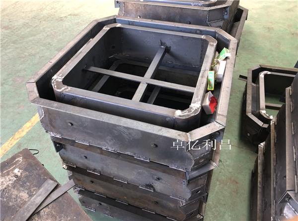 水泥平鋪護(hù)坡模具工程案例